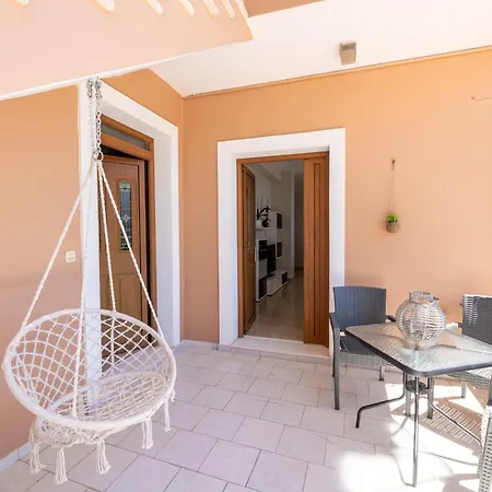 Lägenhet The Mirror House Valsamata