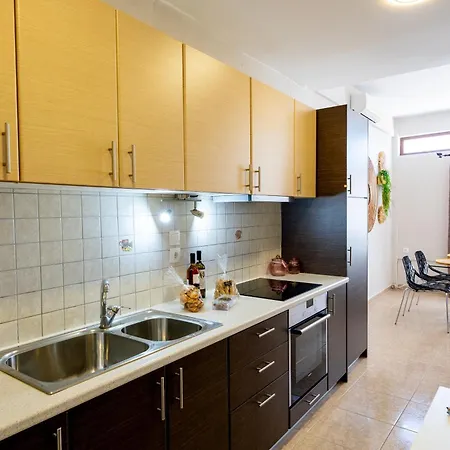 아파트 The Mirror House