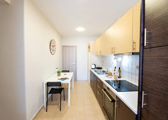 The Mirror House Valsamata